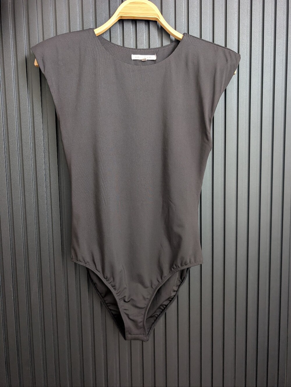 et clet Black Sleeveless Bodysuit With Shoulder Pads Size L